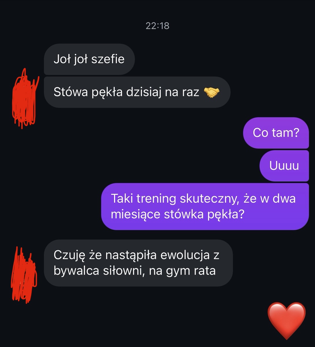 Wiadomość od klienta online o pierwszym wyniku 100 kilogramów w wyciskaniu